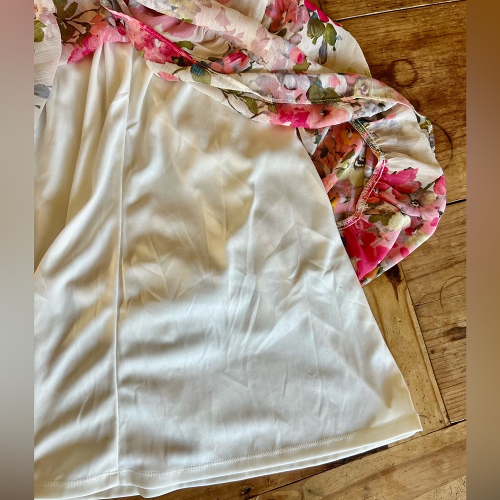 Bleecker 126 Watercolor Floral Chiffon High
Neck Baby Doll Dress. Size small‎ - Picture 4 of 16